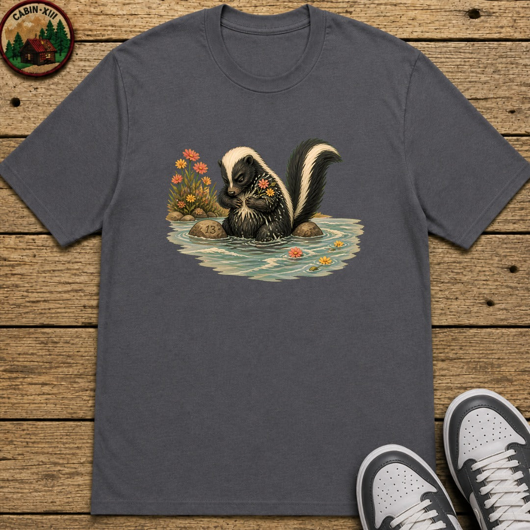 Skunk Bathing Kids T-Shirt - Charcoal