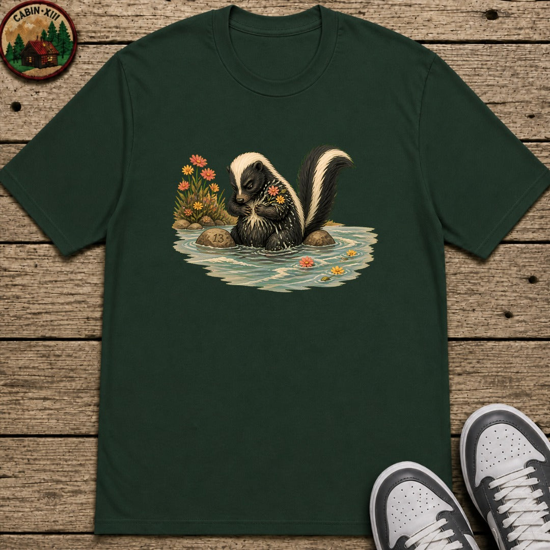 Skunk Bathing Kids T-Shirt - Forest Green